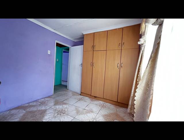 5 BEDROOM HOUSE FOR SALE IN UMLAZI BB